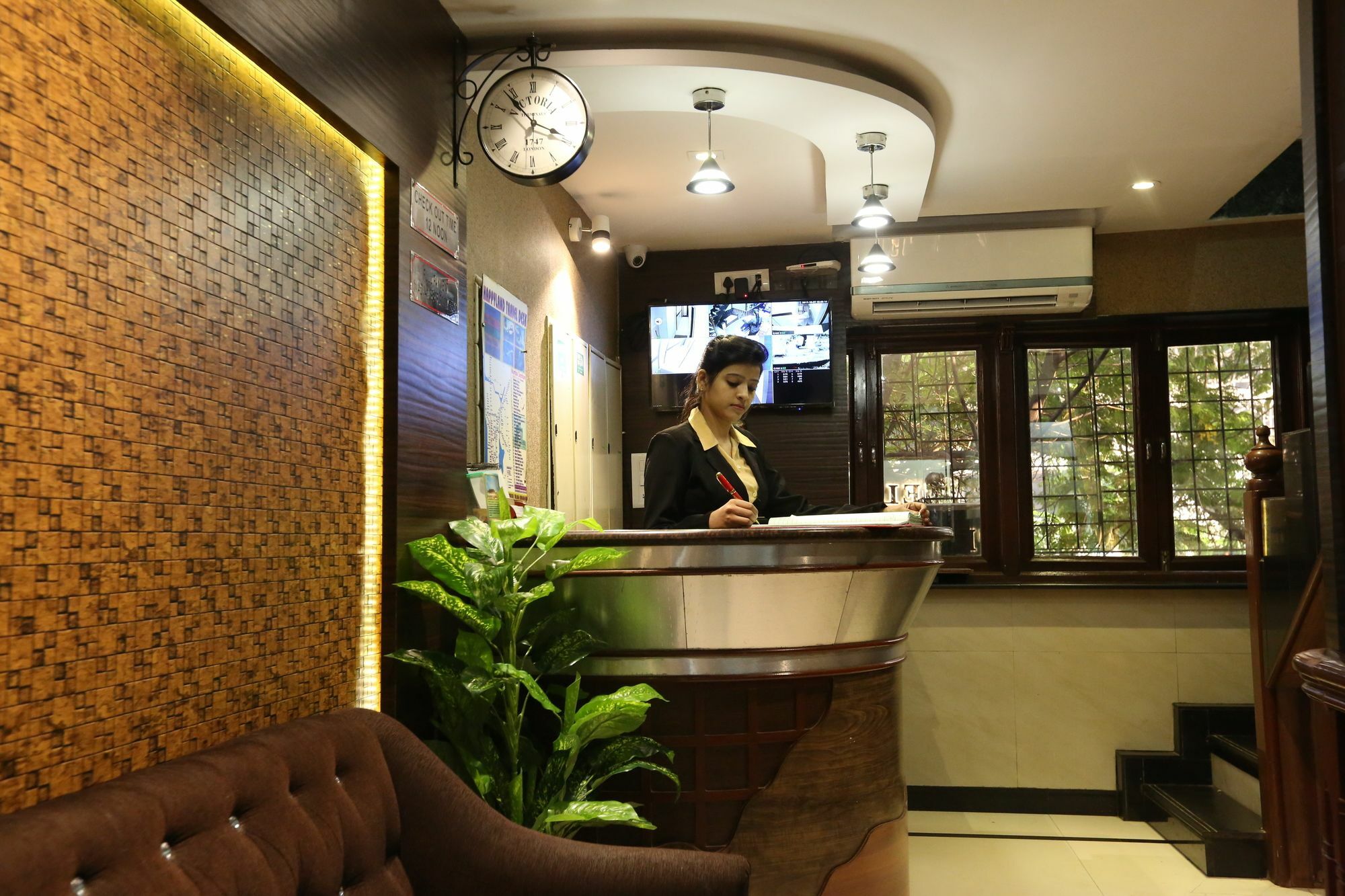 Hotel Happyland Мумбаи Экстерьер фото